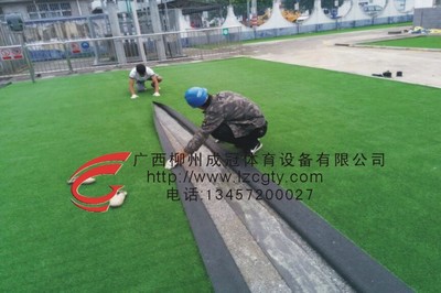 人造草坪應(yīng)用解析 休閑草坪、高爾夫果嶺與地坪工程的多功能融合